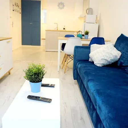 Aura Apartment *